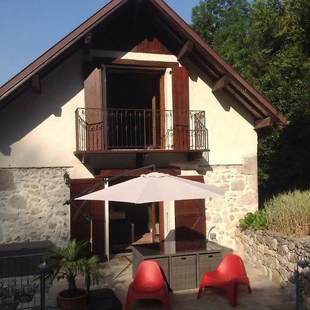 Chambres D'Hotes Des Lodges De La Cascade Yenne Esterno foto