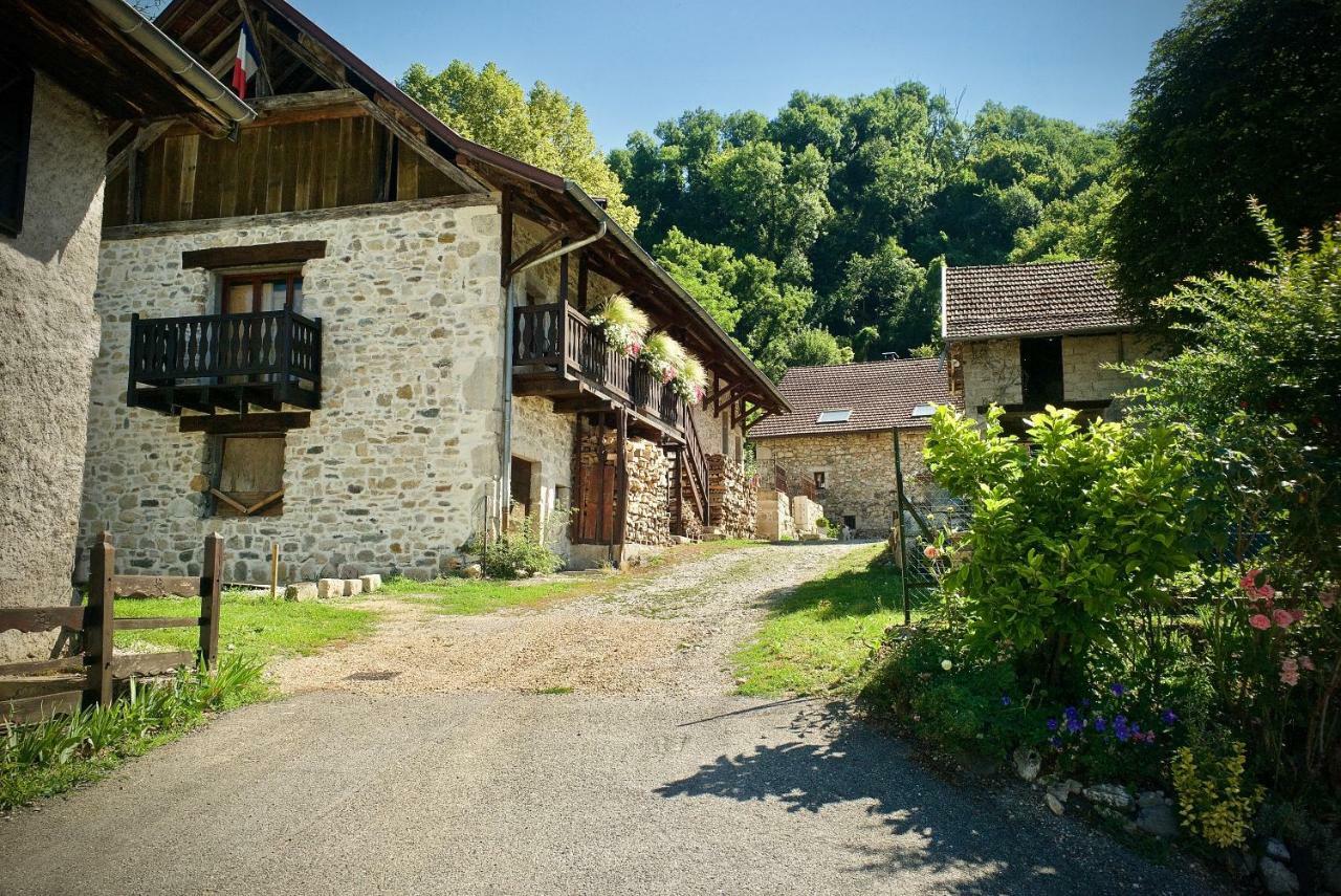 Chambres D'Hotes Des Lodges De La Cascade Yenne Esterno foto