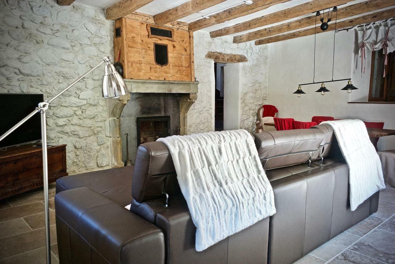 Chambres D'Hotes Des Lodges De La Cascade Yenne Esterno foto
