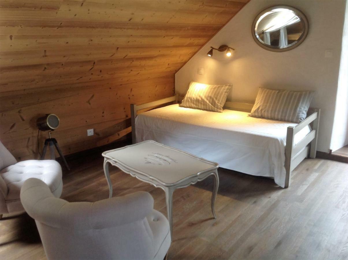 Chambres D'Hotes Des Lodges De La Cascade Yenne Esterno foto